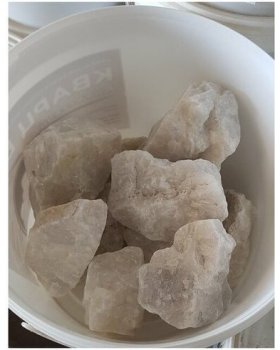 Кварц белый колотый (6-15 см) (коробка 10 кг)