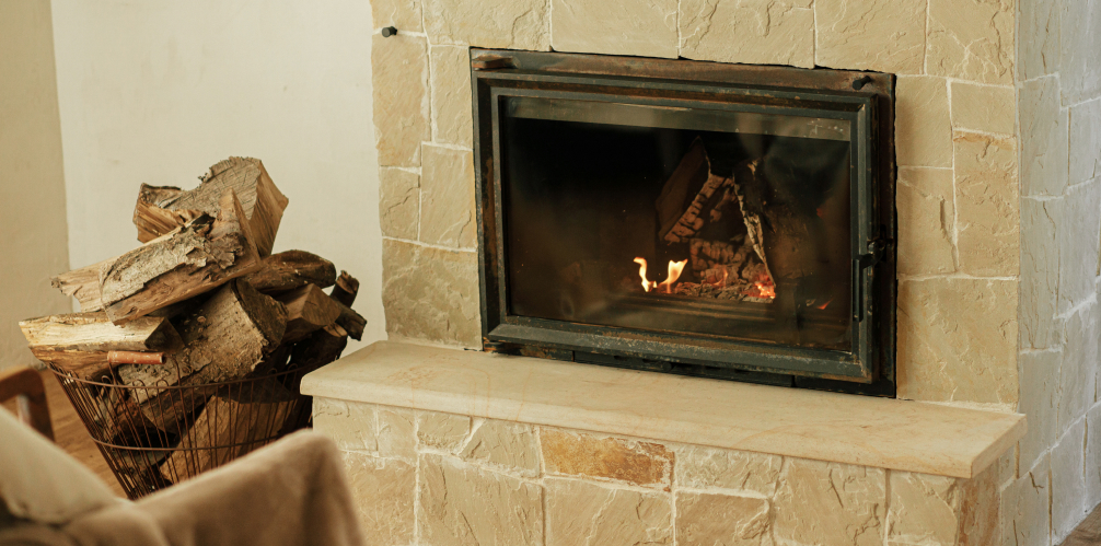Печь-камин или классический камин: в чем разница и что выгоднее